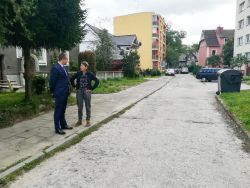 Burmistrz podpisał ogłoszenie przetargowe na przebudowę dróg i chodników na osiedlu Waryńskiego w Nowogardzie